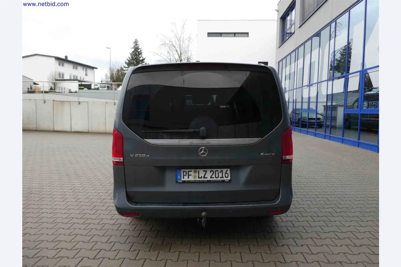 Machines for the production of precise metal components using CNC turning and CNC milling-6