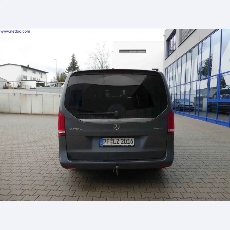 Machines for the production of precise metal components using CNC turning and CNC milling-6