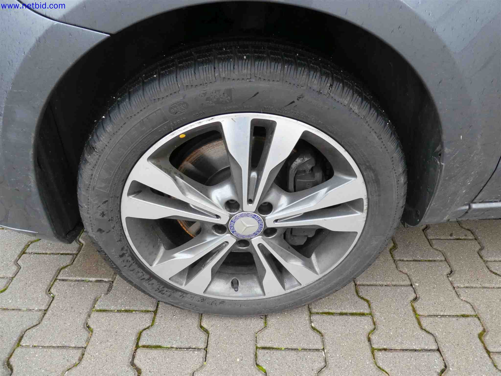 Machines for the production of precise metal components using CNC turning and CNC milling-7