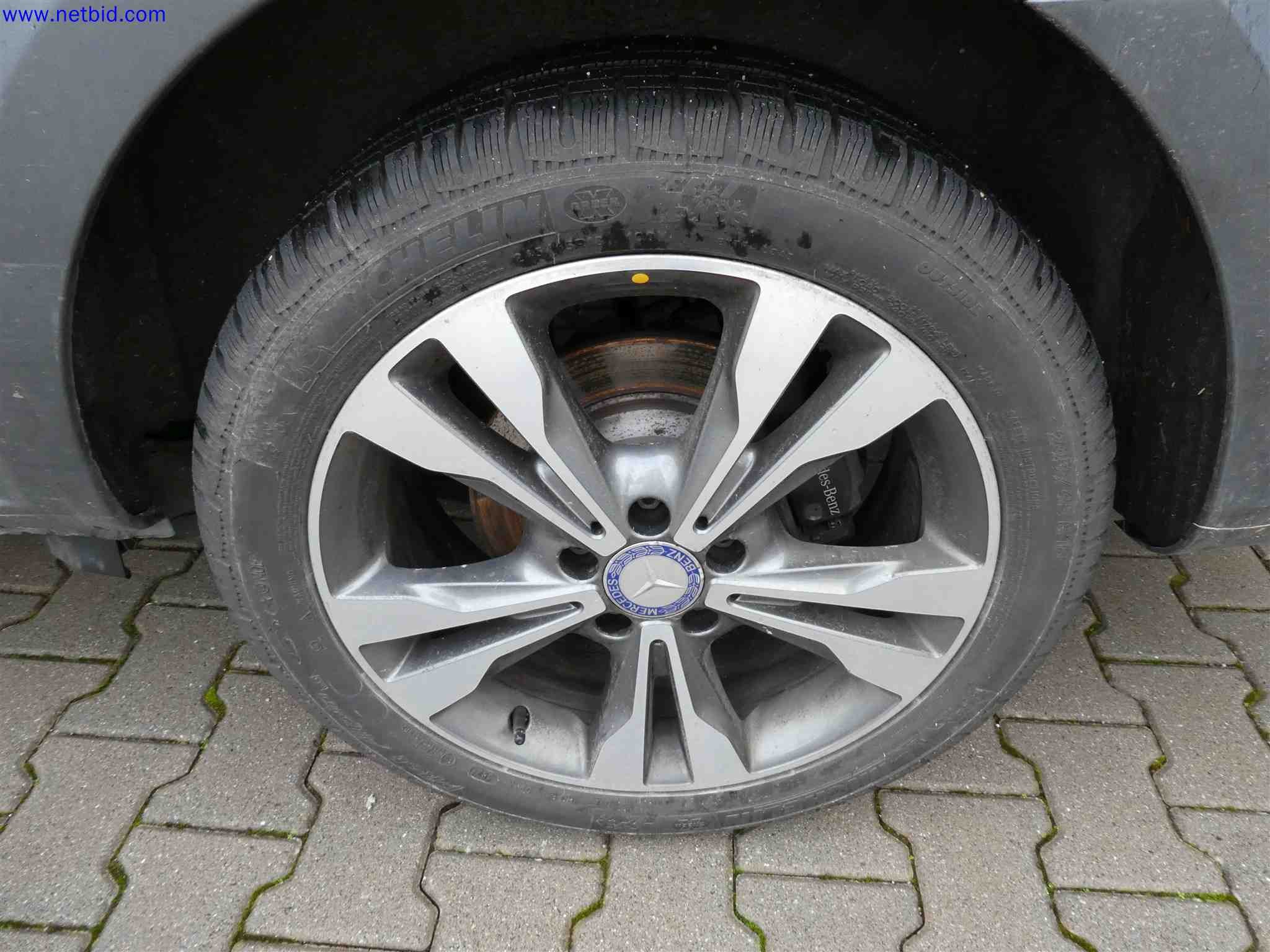 Machines for the production of precise metal components using CNC turning and CNC milling-8