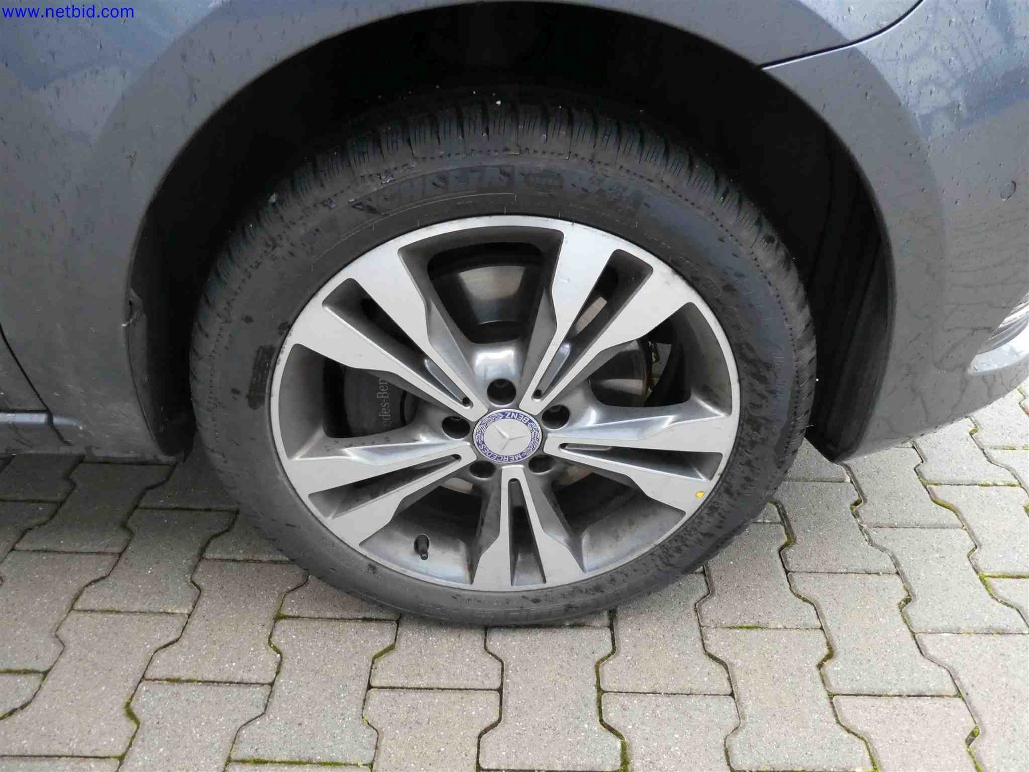 Machines for the production of precise metal components using CNC turning and CNC milling-9