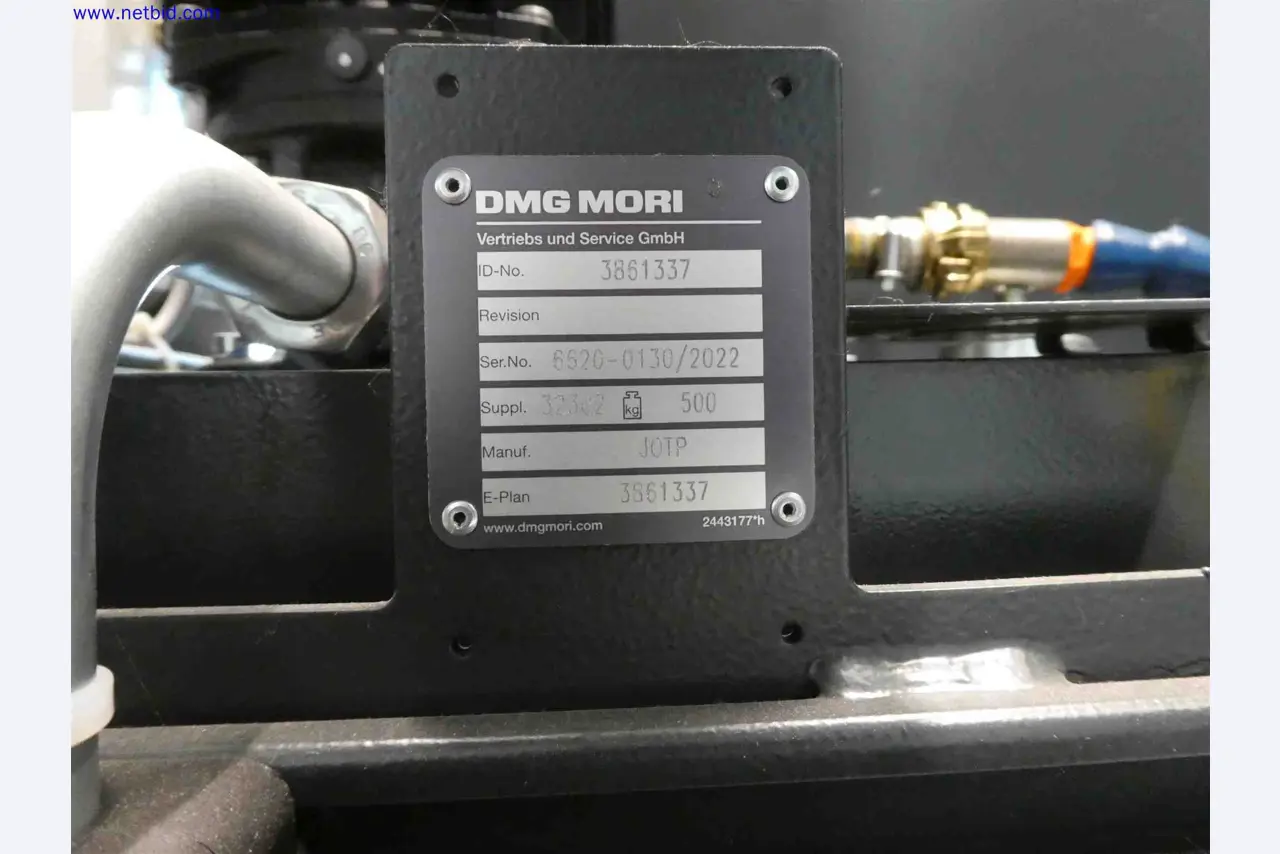 Maschinen zur Herstellung von präzisen Metallbauteilen mittels CNC-Drehen und CNC-Fräsen-21