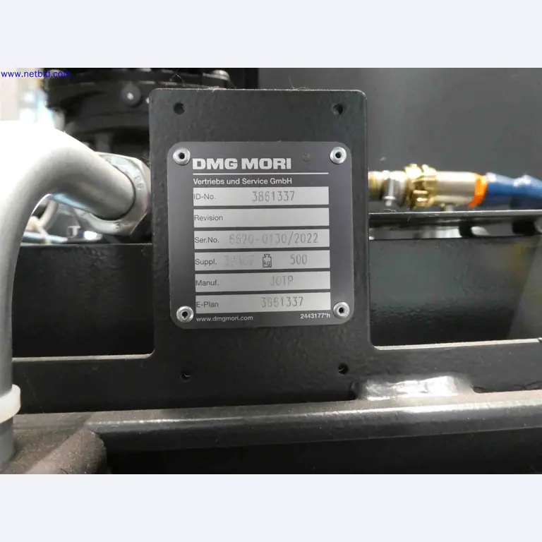 Maschinen zur Herstellung von präzisen Metallbauteilen mittels CNC-Drehen und CNC-Fräsen-21