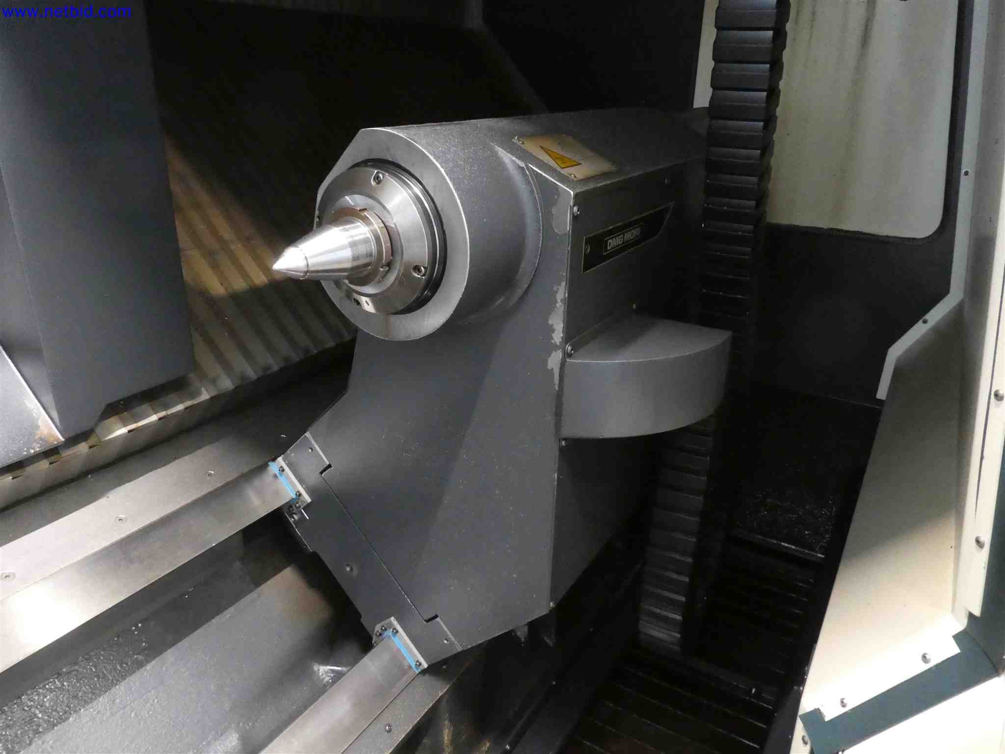 Maschinen zur Herstellung von präzisen Metallbauteilen mittels CNC-Drehen und CNC-Fräsen-8