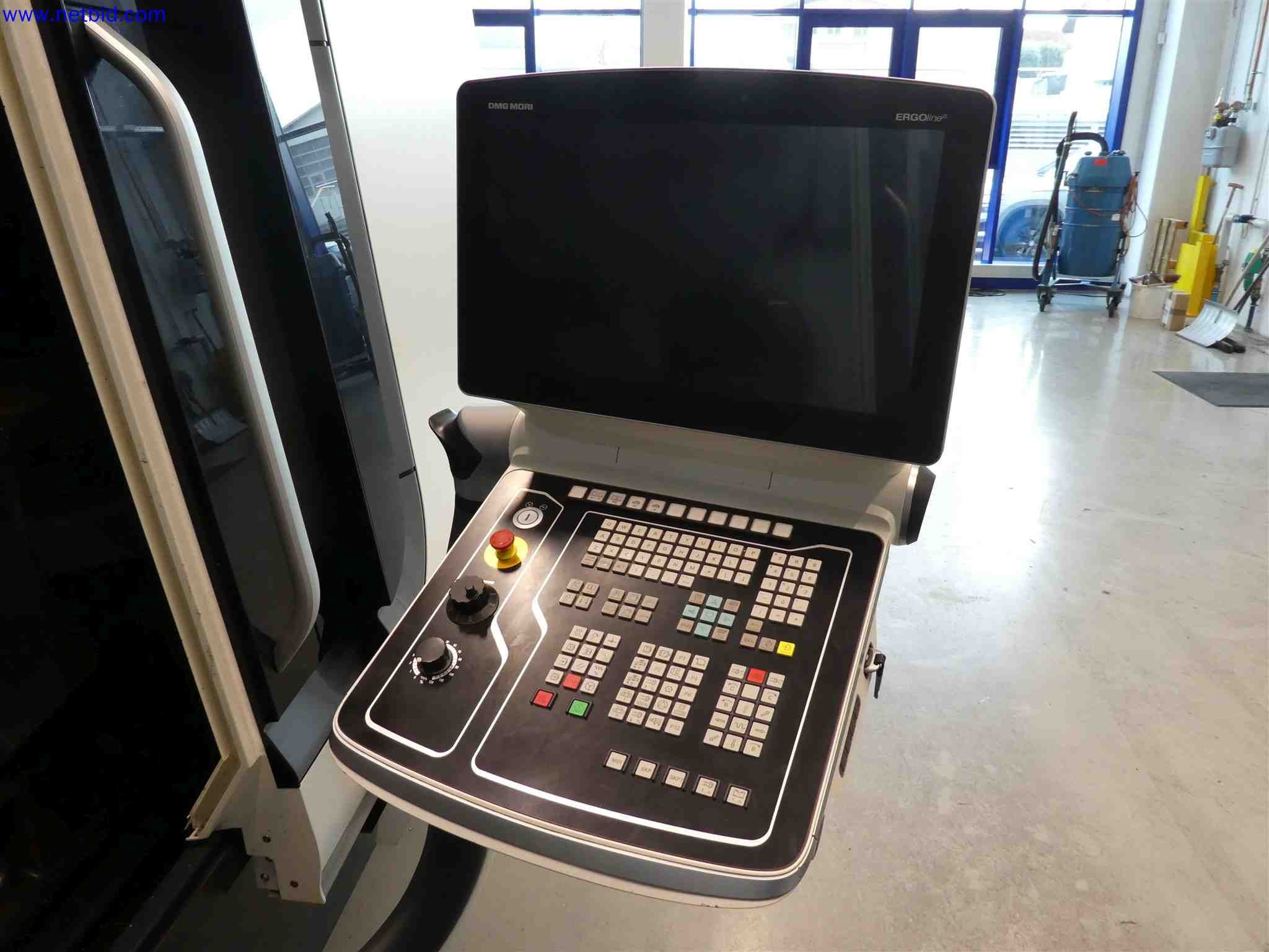 Maschinen zur Herstellung von präzisen Metallbauteilen mittels CNC-Drehen und CNC-Fräsen-9