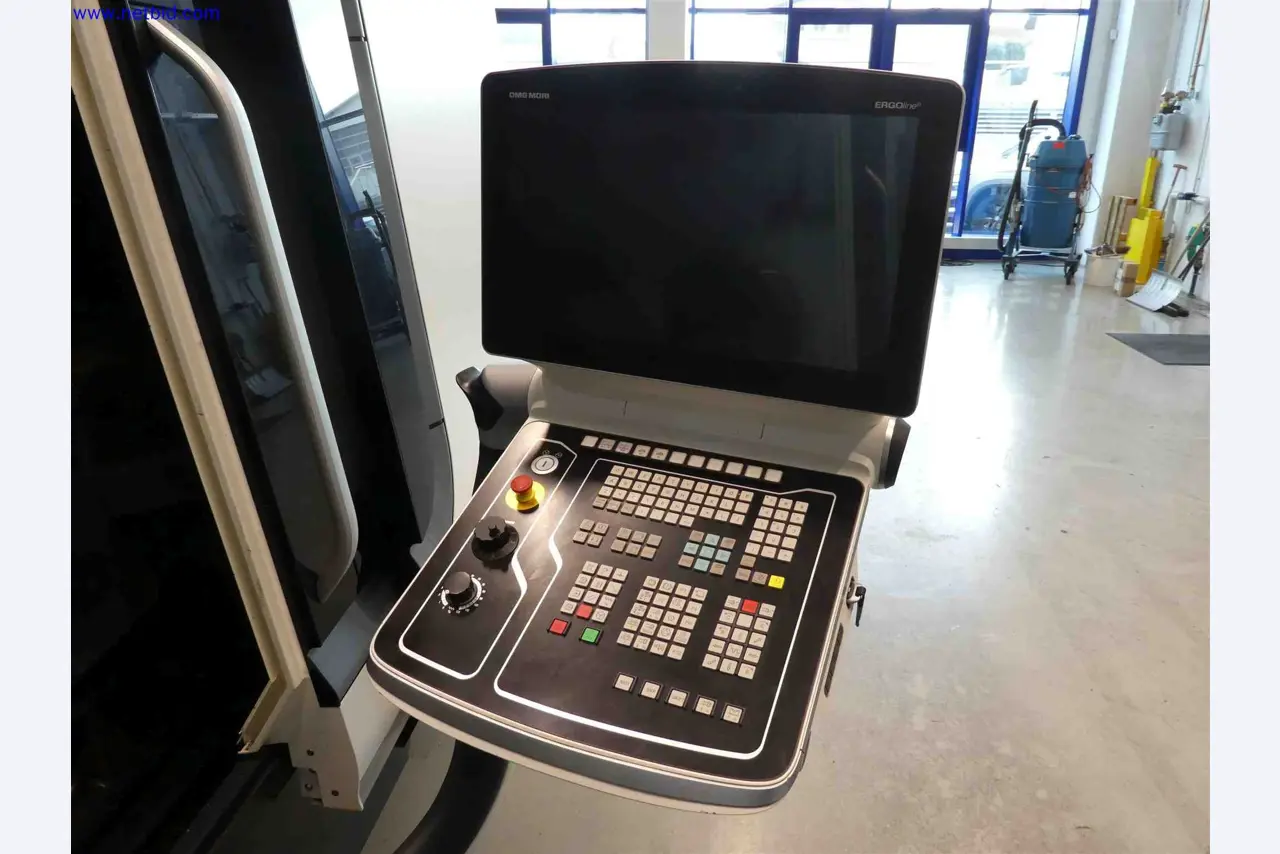 Maschinen zur Herstellung von präzisen Metallbauteilen mittels CNC-Drehen und CNC-Fräsen-9