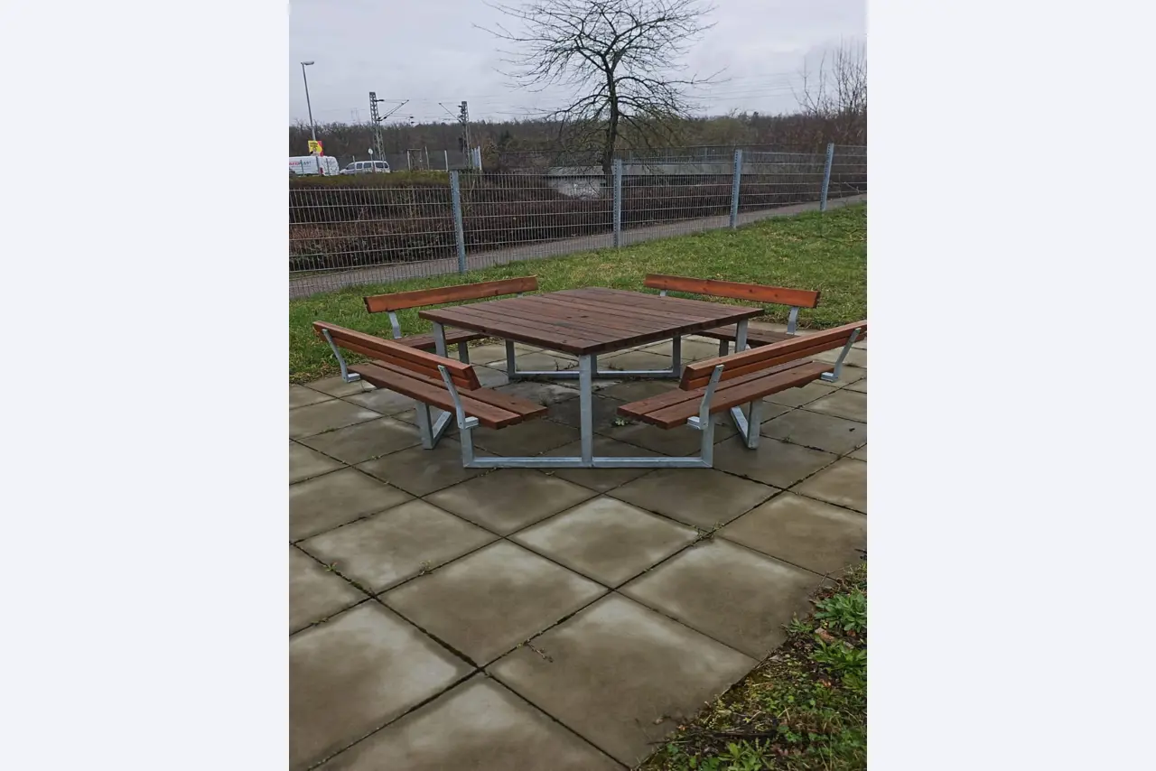 Maschinen zur Herstellung von präzisen Metallbauteilen mittels CNC-Drehen und CNC-Fräsen-1