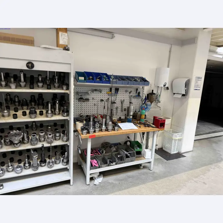 Maschinen zur Herstellung von präzisen Metallbauteilen mittels CNC-Drehen und CNC-Fräsen-13