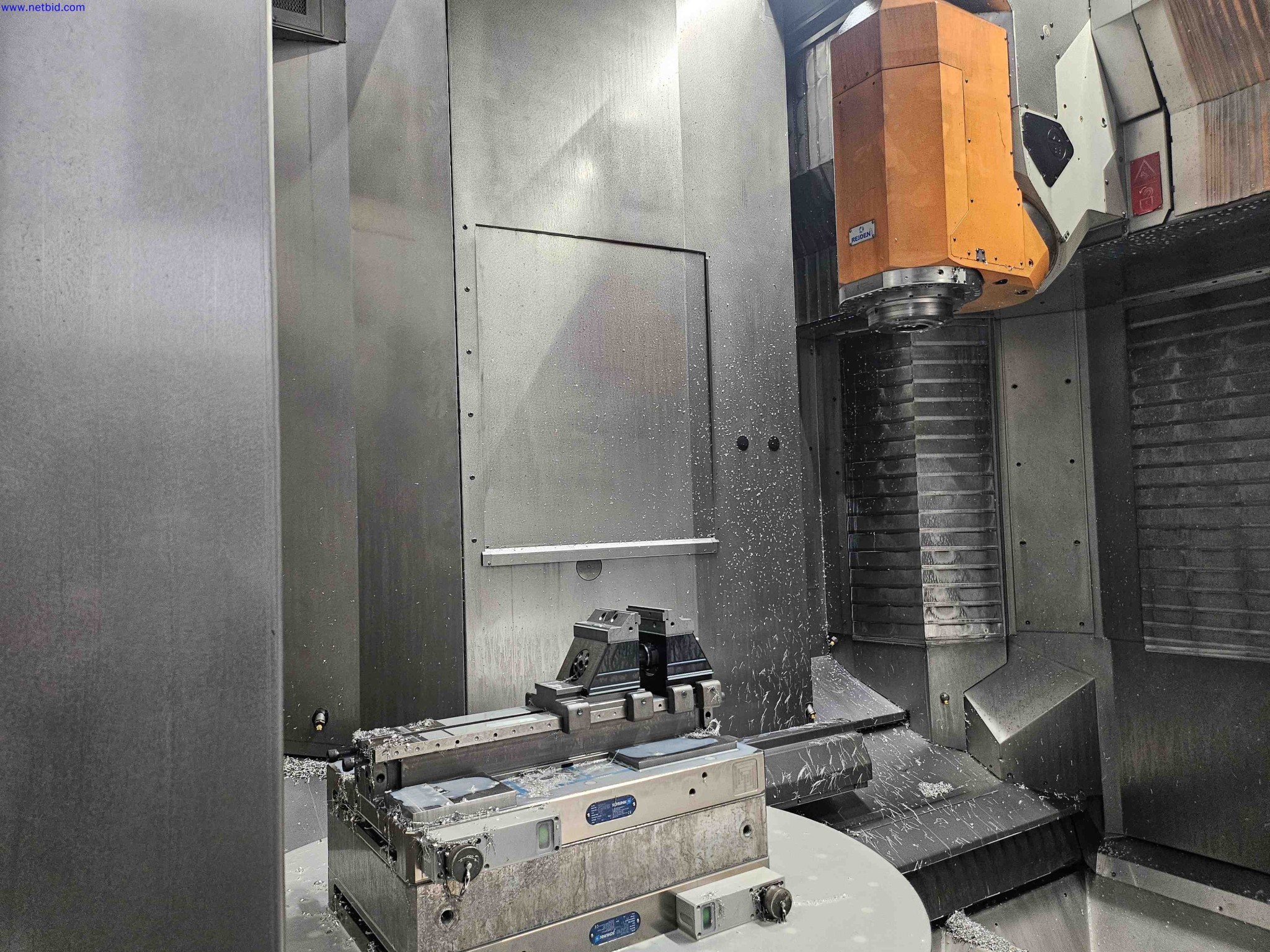 Maschinen zur Herstellung von präzisen Metallbauteilen mittels CNC-Drehen und CNC-Fräsen-3