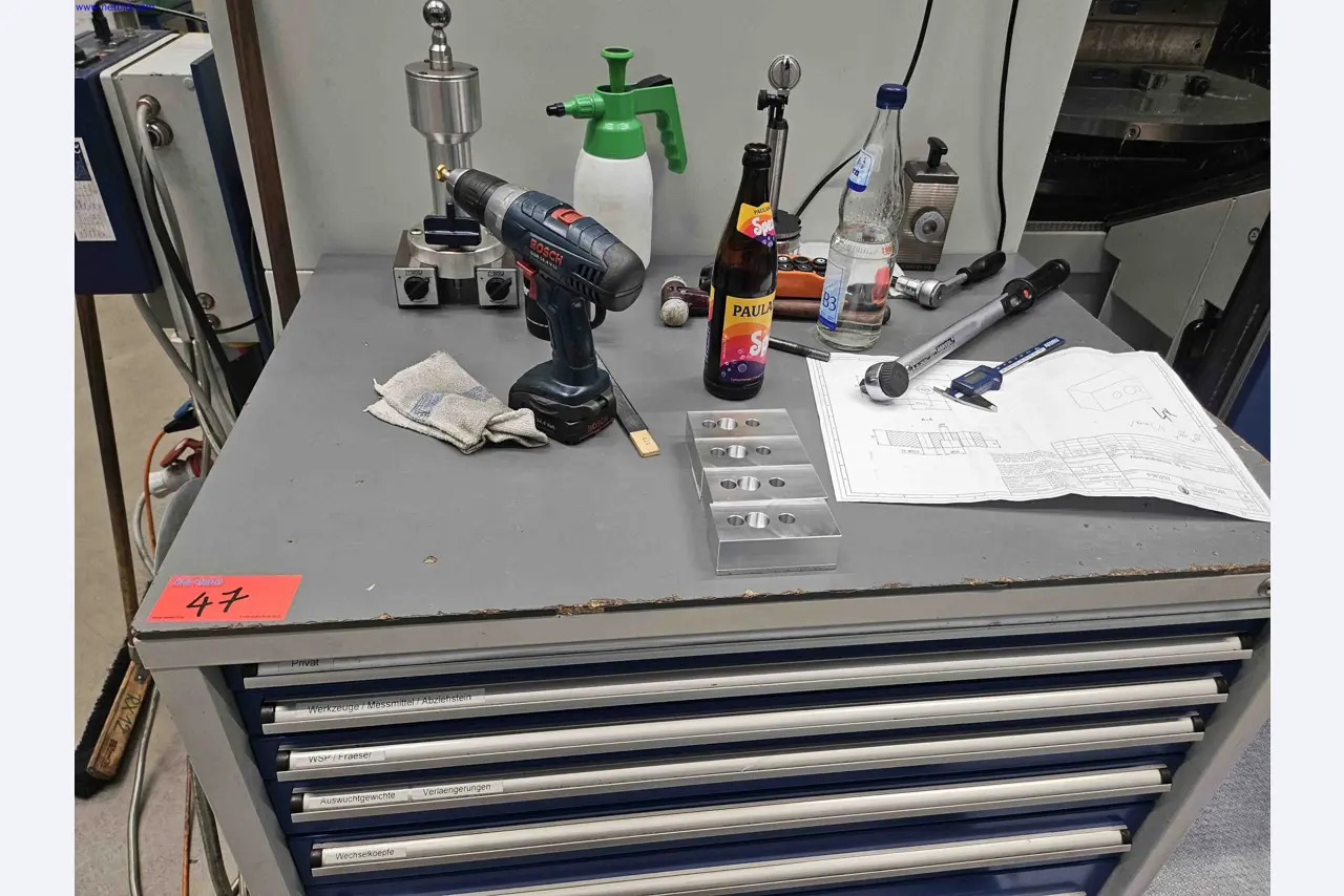 Maschinen zur Herstellung von präzisen Metallbauteilen mittels CNC-Drehen und CNC-Fräsen-7