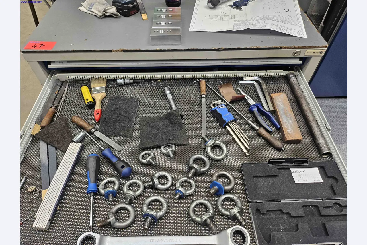 Maschinen zur Herstellung von präzisen Metallbauteilen mittels CNC-Drehen und CNC-Fräsen-8