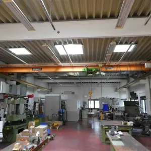 2 Single girder overhead cranes Stocker