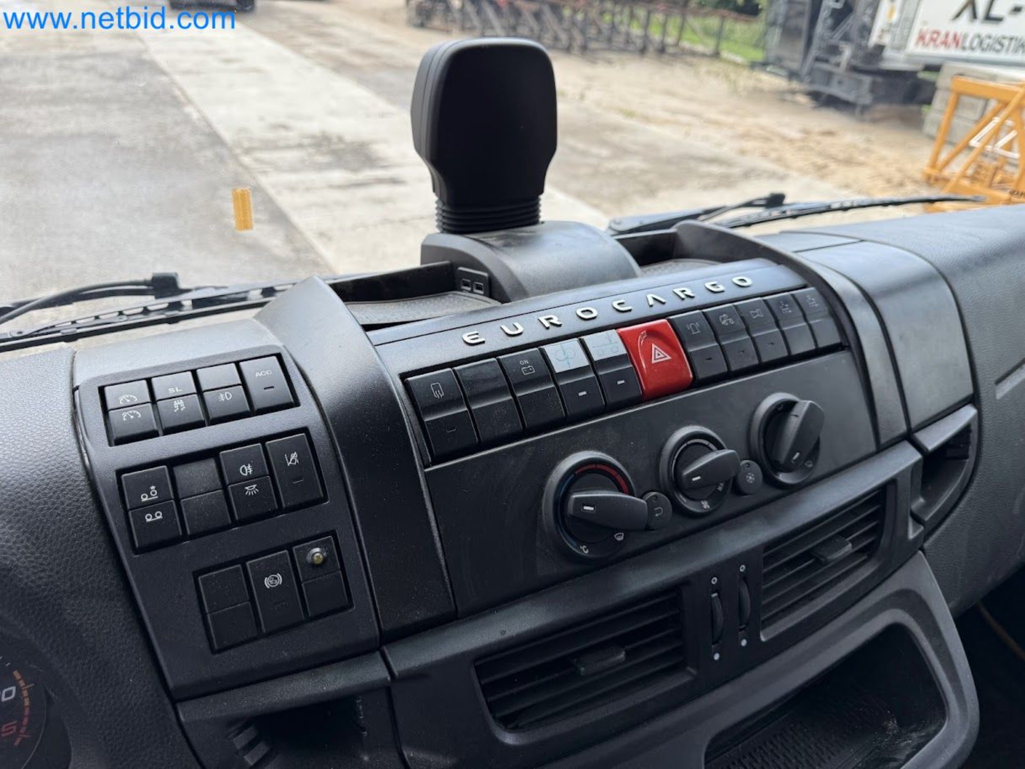 Ciężarówka IVECO 160-320 Eurocargo z żurawiem załadunkowym Palfinger PK 18002-EH B Power Link Plus-24