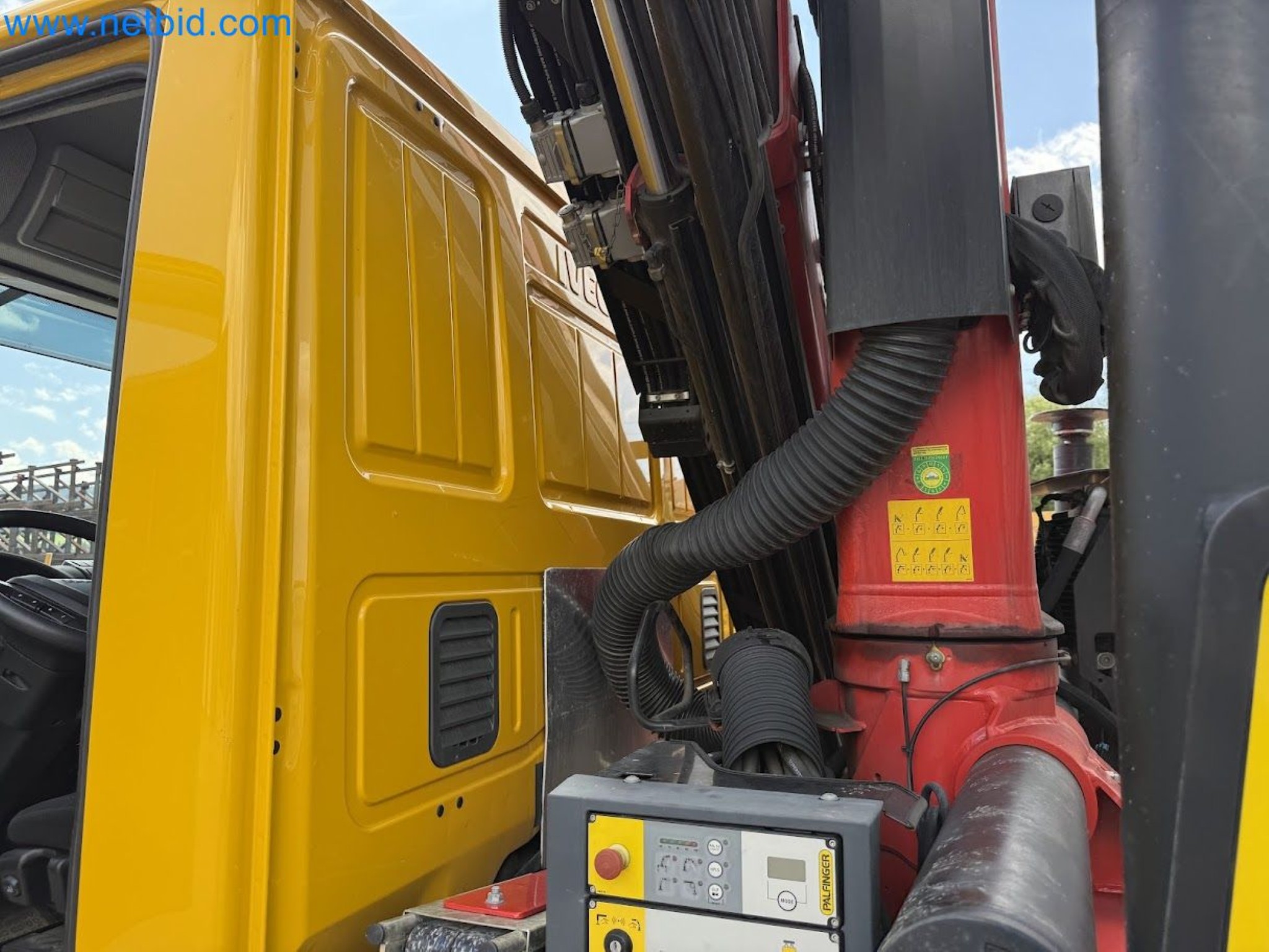 Ciężarówka IVECO 160-320 Eurocargo z żurawiem załadunkowym Palfinger PK 18002-EH B Power Link Plus-65