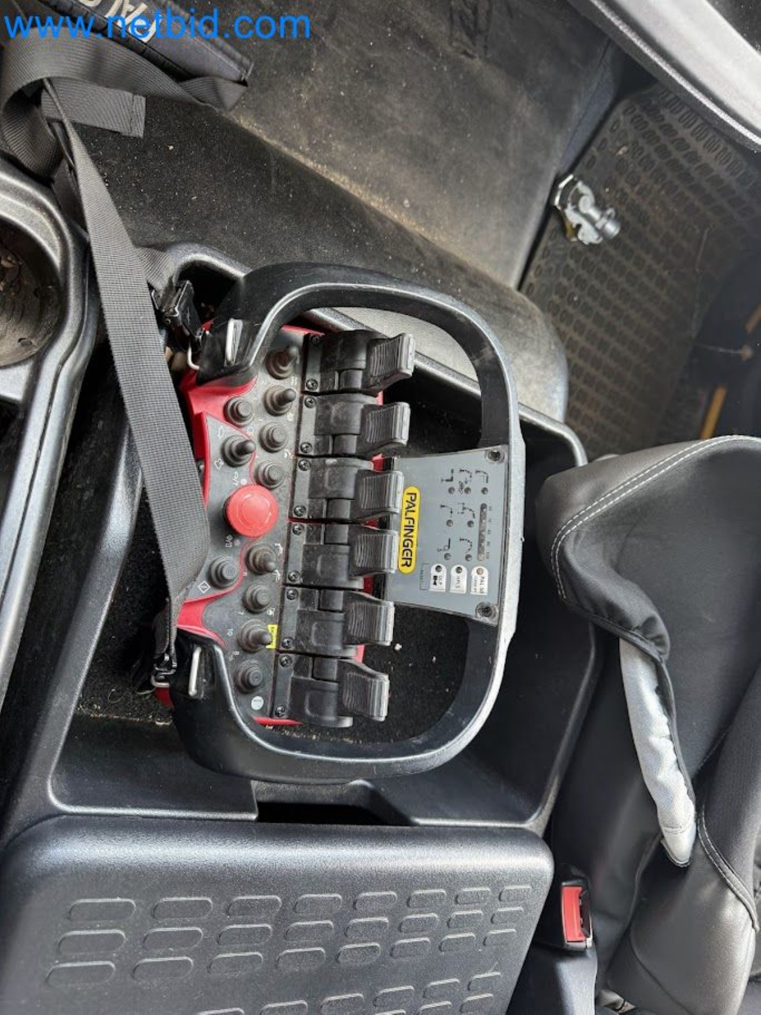 Ciężarówka IVECO 160-320 Eurocargo z żurawiem załadunkowym Palfinger PK 18002-EH B Power Link Plus-69