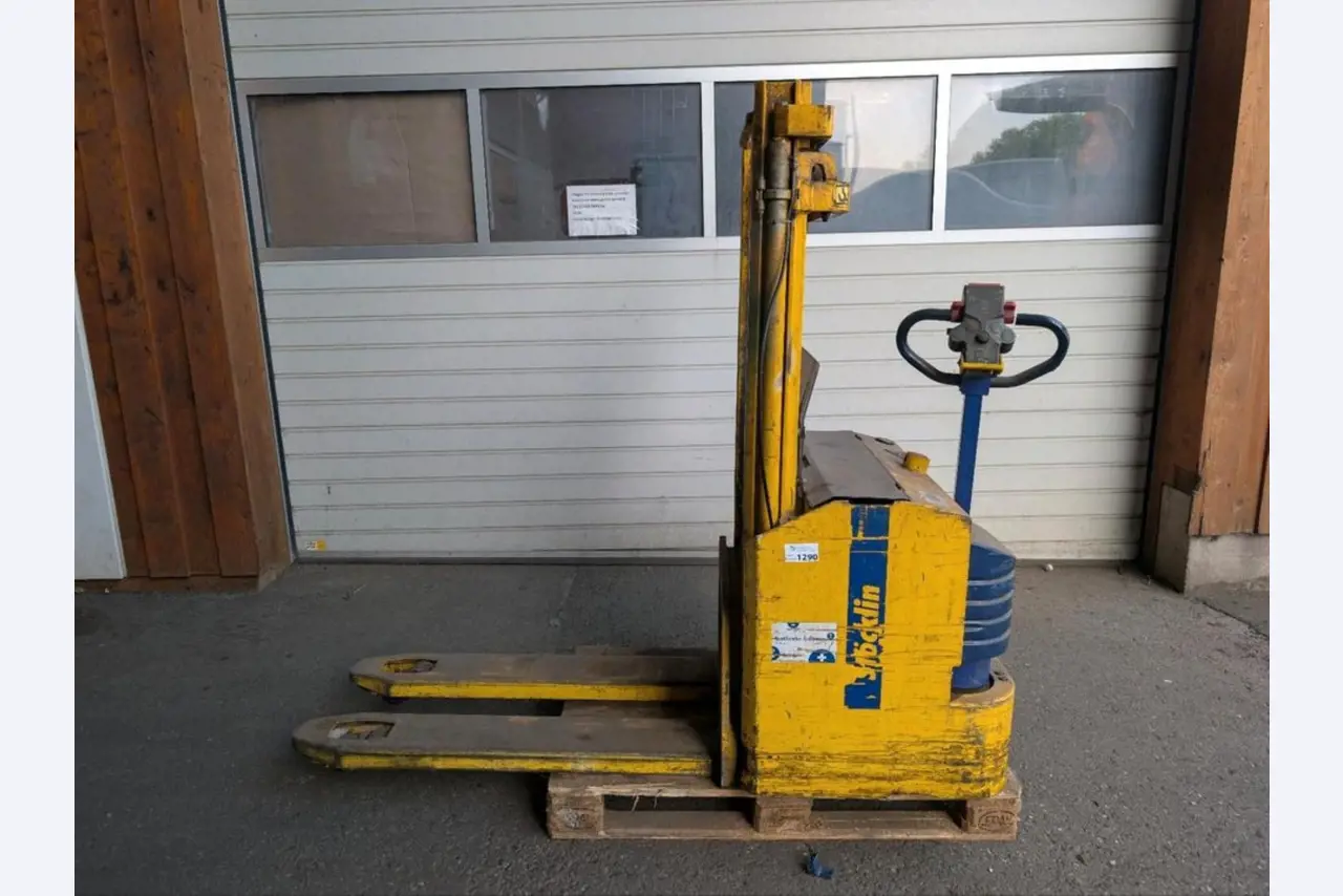 div. Hoch- und Niederhubwagen aus einem Lagerbestand-1