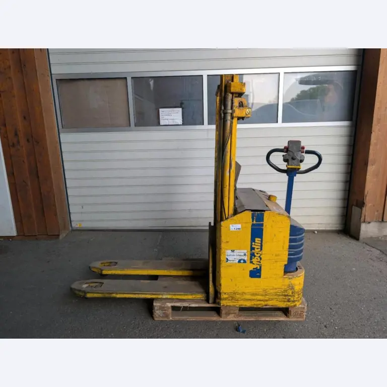 div. Hoch- und Niederhubwagen aus einem Lagerbestand-1