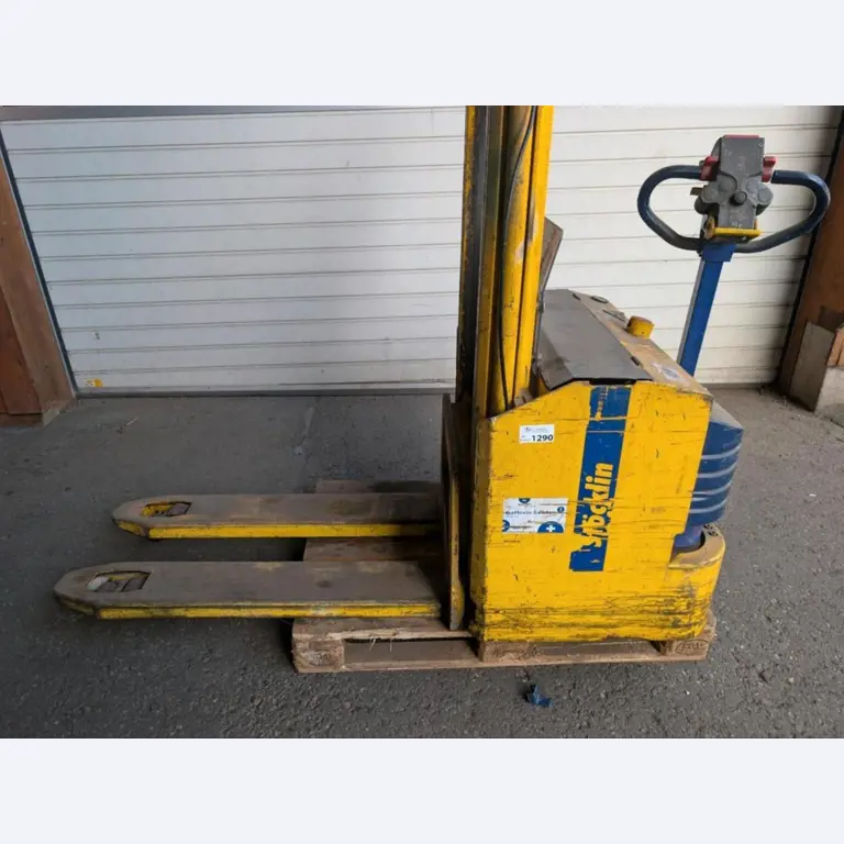 div. Hoch- und Niederhubwagen aus einem Lagerbestand-2