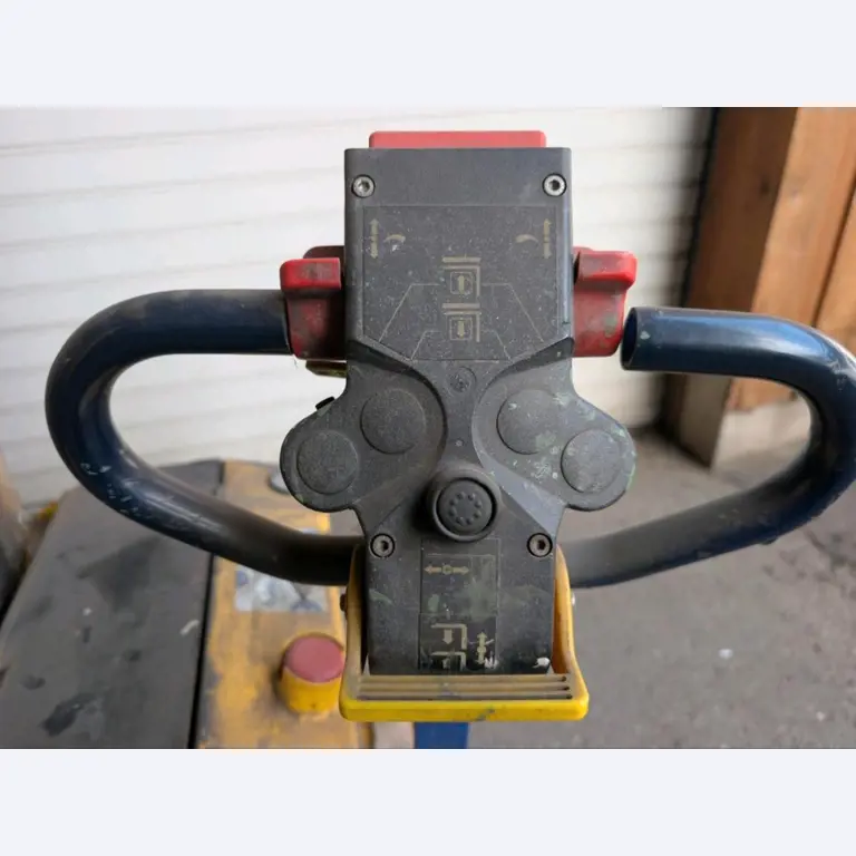 div. Hoch- und Niederhubwagen aus einem Lagerbestand-3