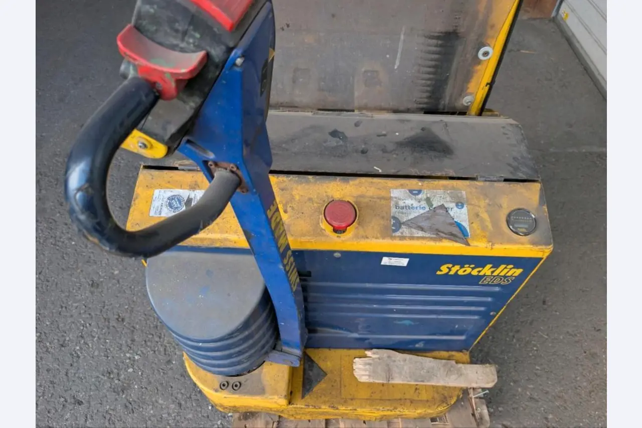 div. Hoch- und Niederhubwagen aus einem Lagerbestand-4