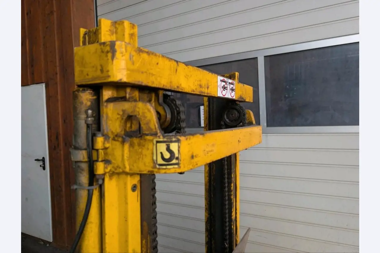 div. Hoch- und Niederhubwagen aus einem Lagerbestand-7