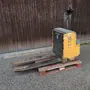 thumbnail-div. Hoch- und Niederhubwagen aus einem Lagerbestand-1