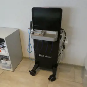 Facial cleansing device Hydrafacial Syndeo 240V Black