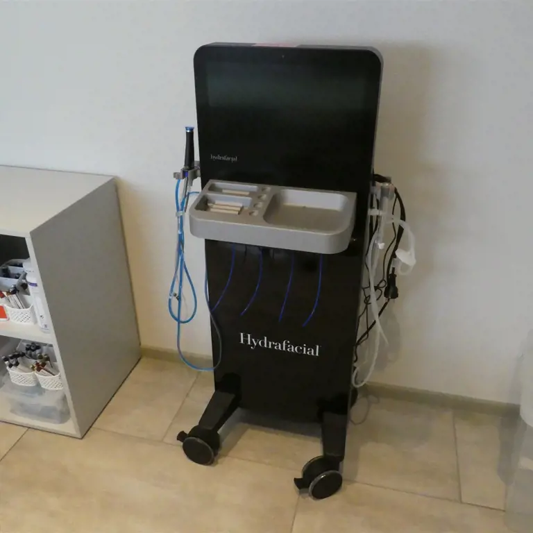 Facial cleansing device Hydrafacial Syndeo 240V Black