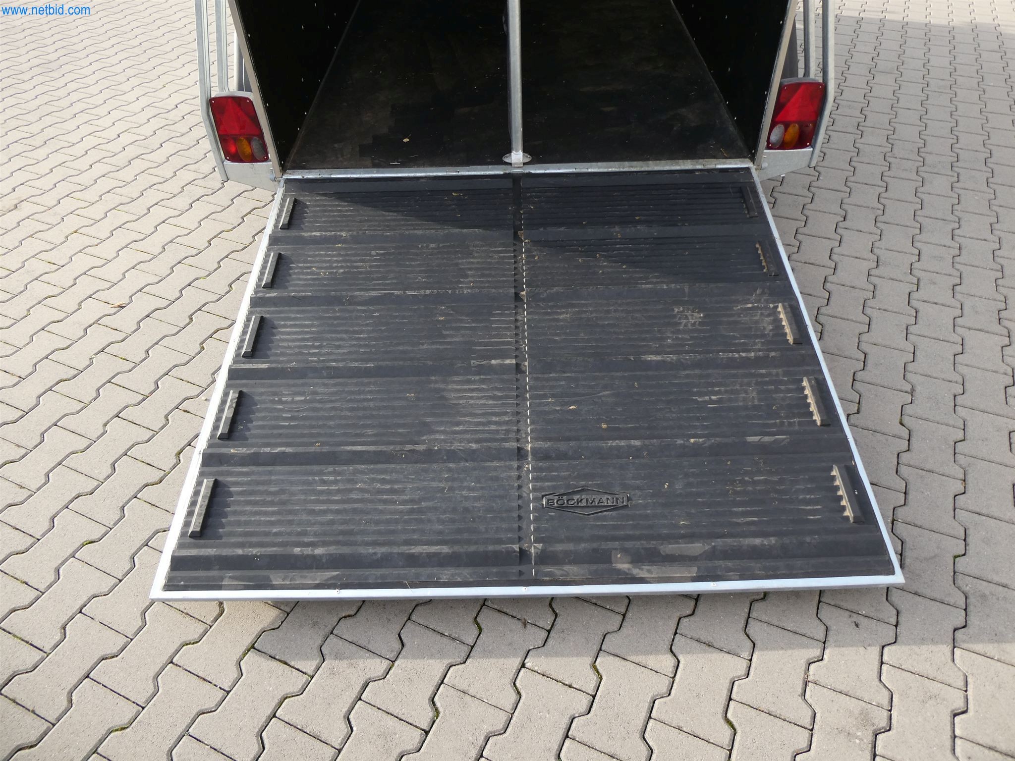 Maszyny budowlane, transportowe, sprzęt biurowy-10