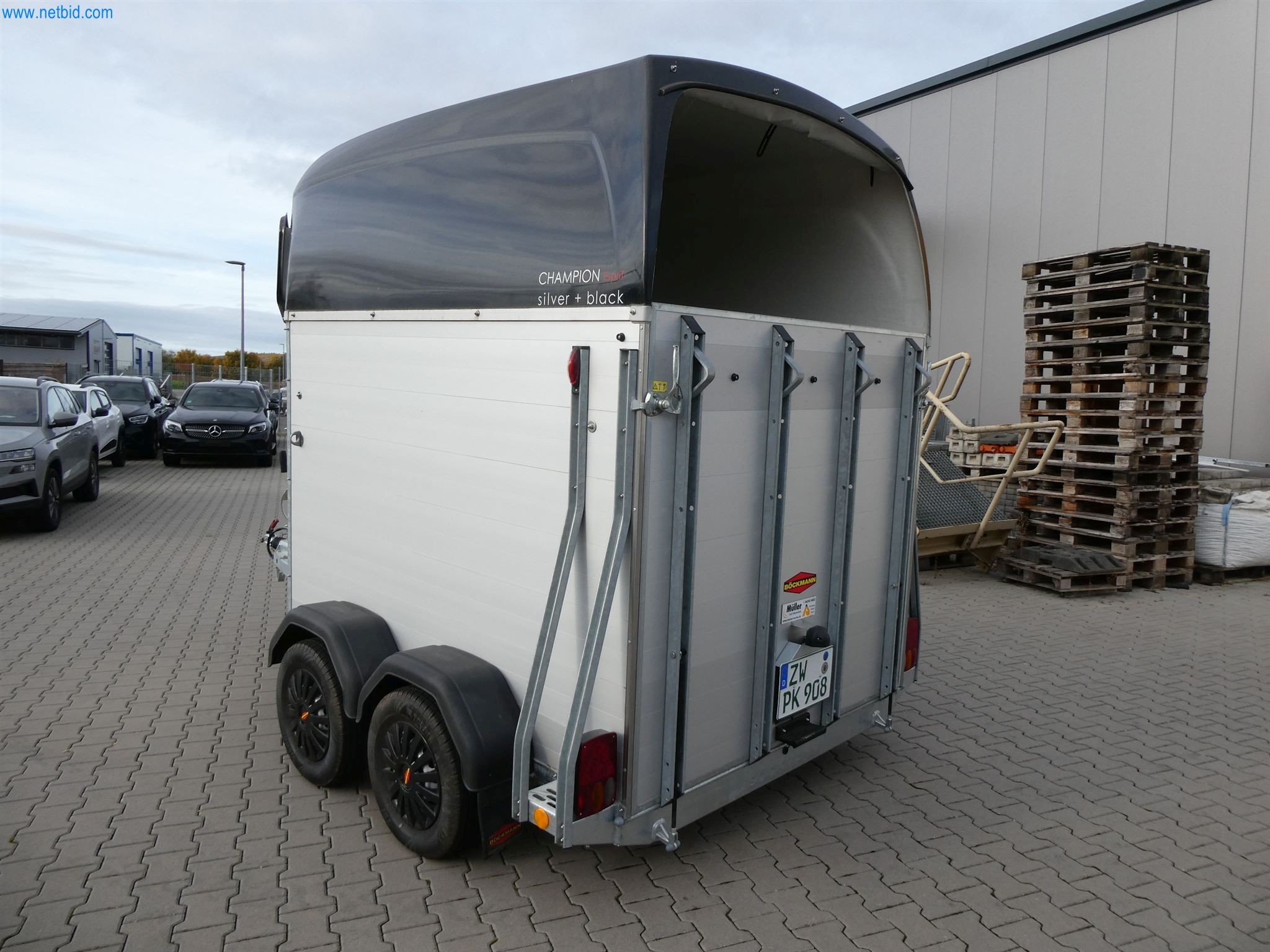 Maszyny budowlane, transportowe, sprzęt biurowy-16