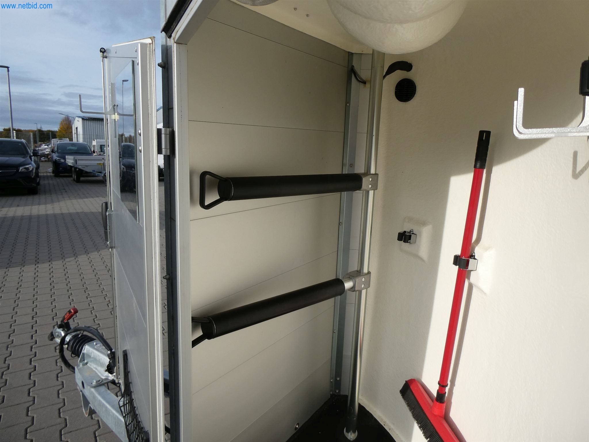 Maszyny budowlane, transportowe, sprzęt biurowy-8