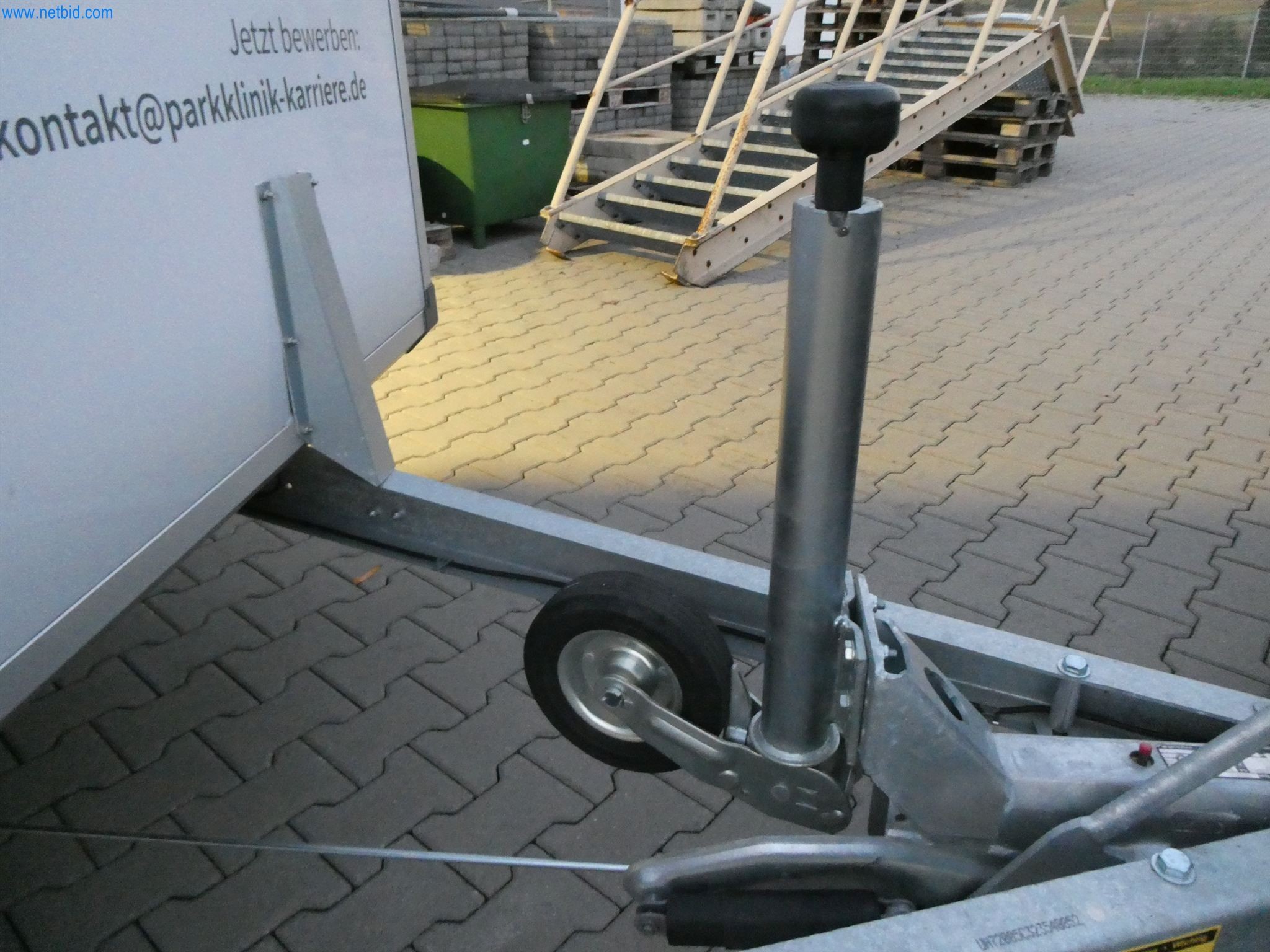 Maszyny budowlane, transportowe, sprzęt biurowy-14