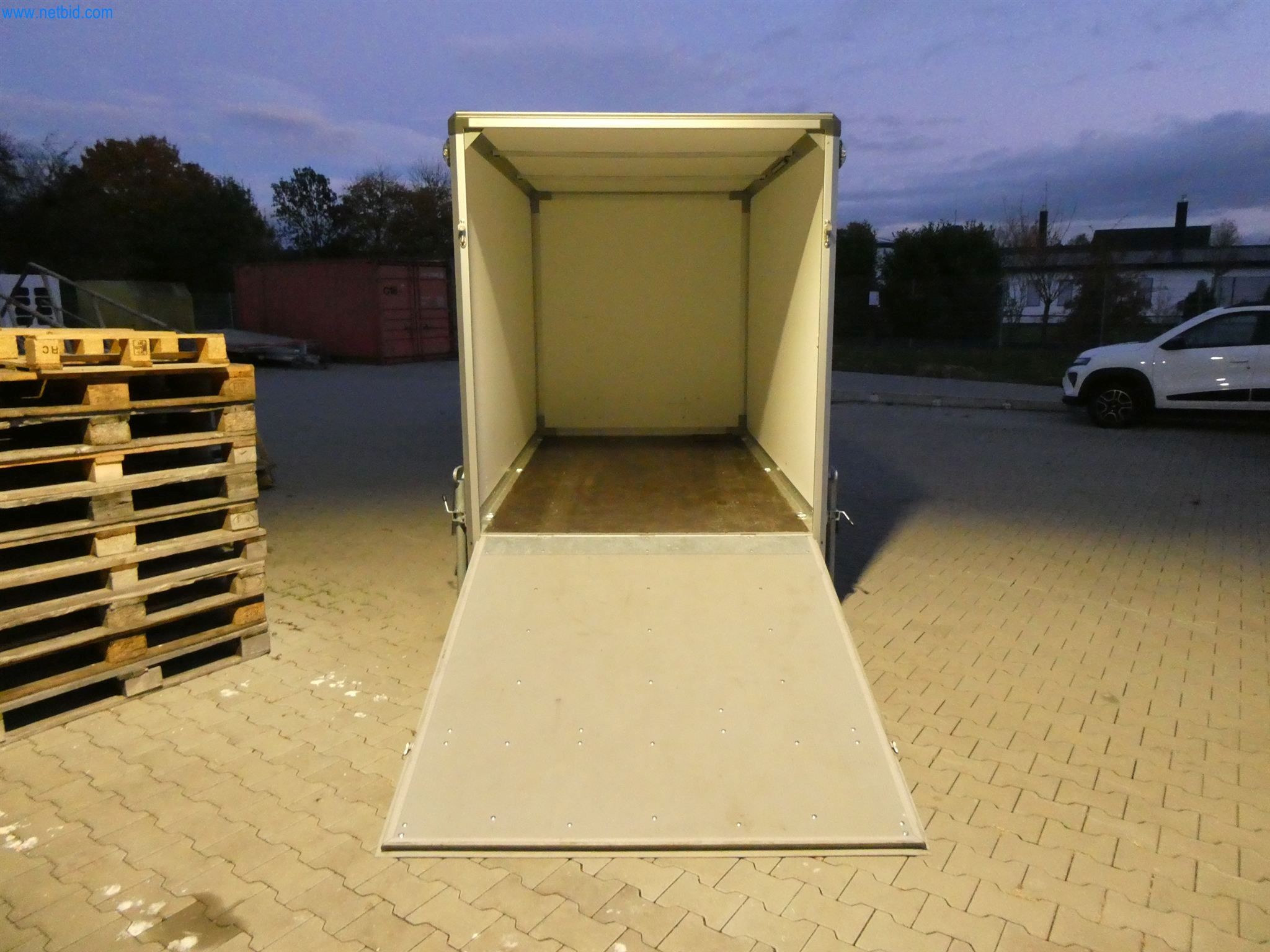 Maszyny budowlane, transportowe, sprzęt biurowy-7