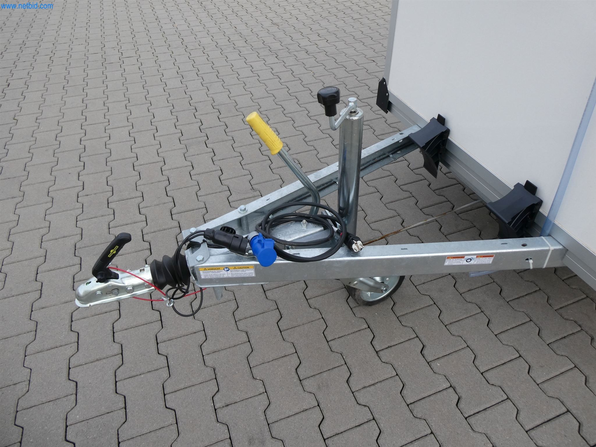 Maszyny budowlane, transportowe, sprzęt biurowy-17