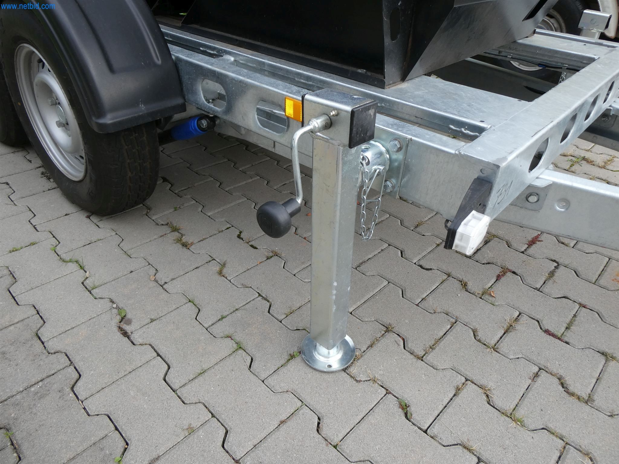 Machines pour la construction de bâtiments, le transport, l'équipement de bureau-15