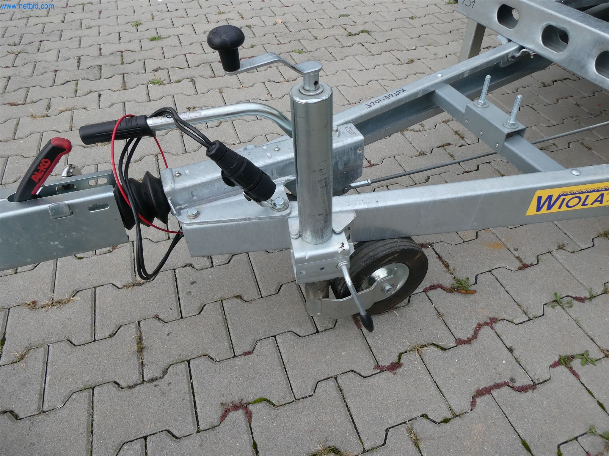 Machines pour la construction de bâtiments, le transport, l'équipement de bureau-18