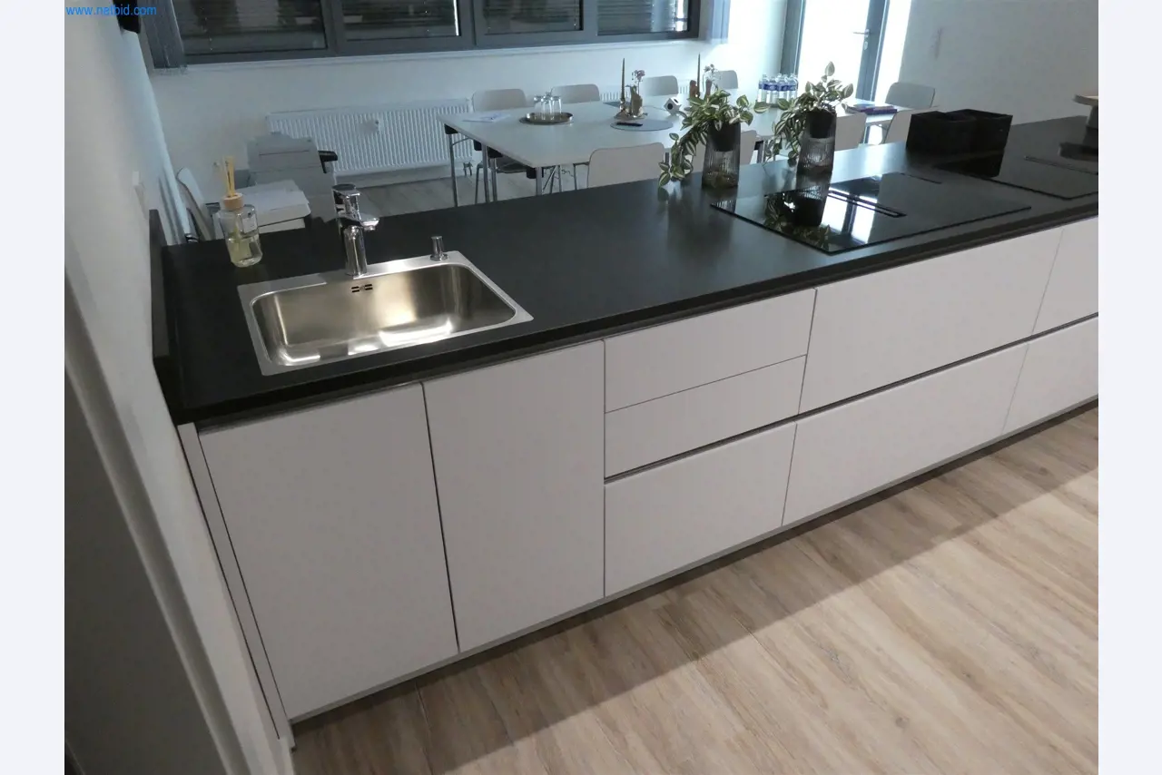 Maszyny budowlane, transportowe, sprzęt biurowy-12