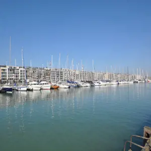 Schlauchboot auf einem Anhänger in Belgien