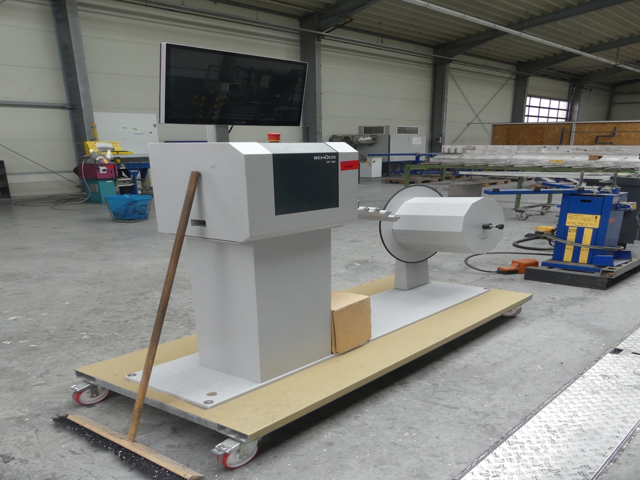 Oprema in dodatki za delavnico iz nekdanjega podjetja za kovinske konstrukcije-1