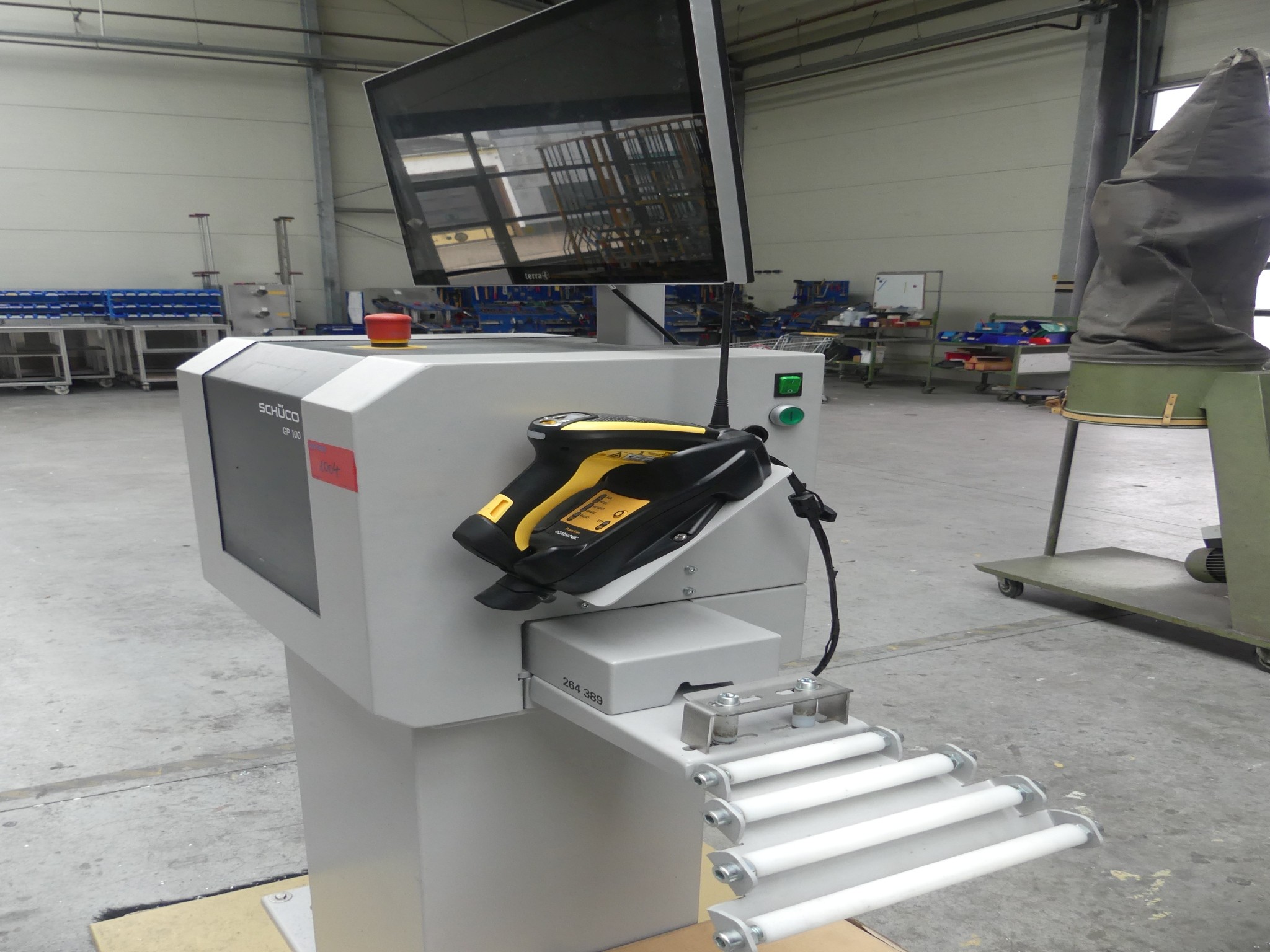 Oprema in dodatki za delavnico iz nekdanjega podjetja za kovinske konstrukcije-3