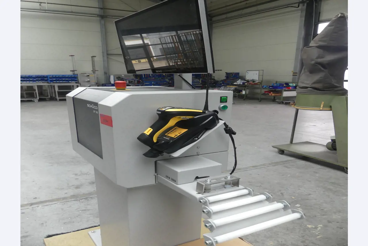 Oprema in dodatki za delavnico iz nekdanjega podjetja za kovinske konstrukcije-3