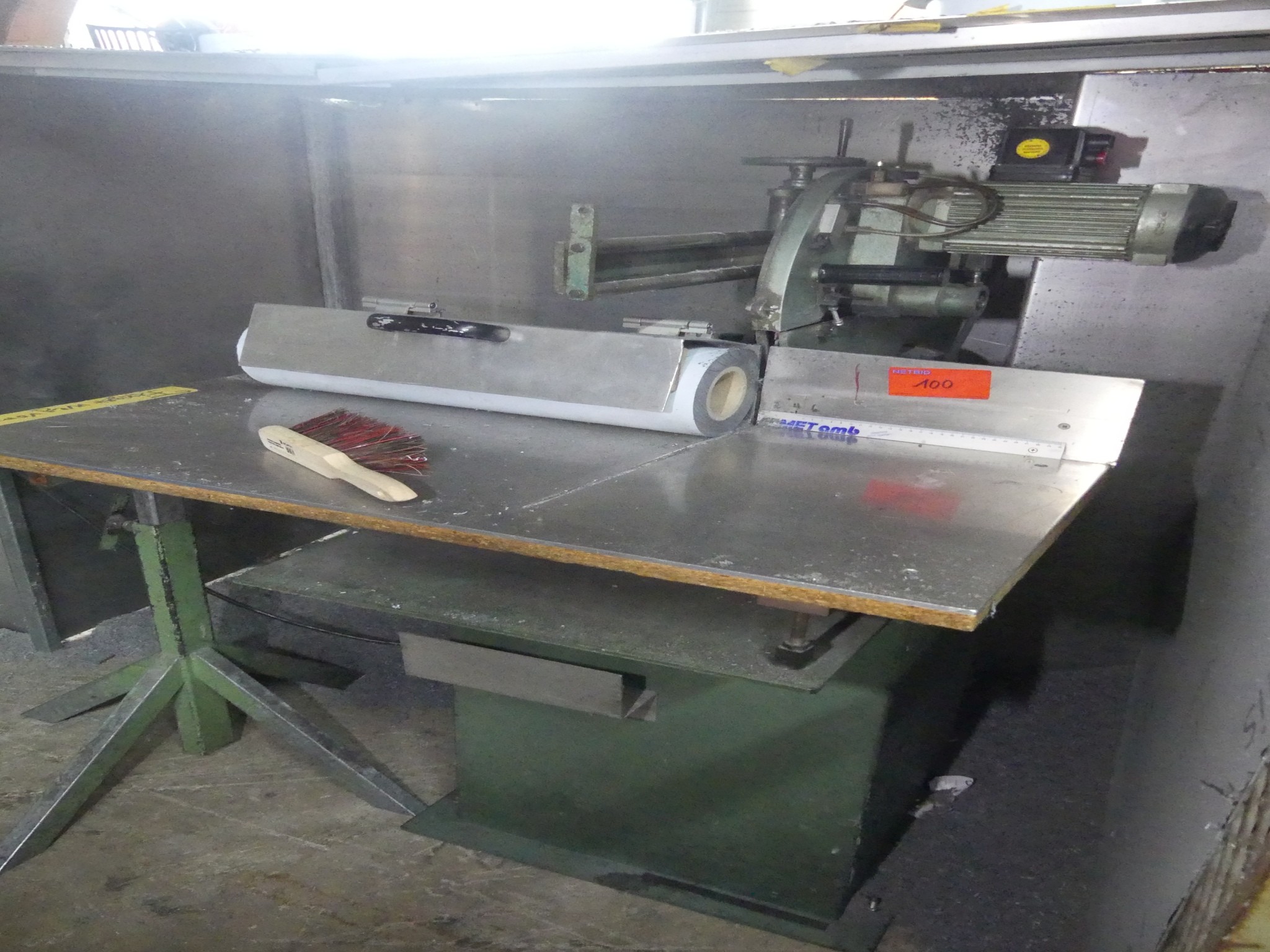 Equipamento de oficina e acessórios de uma antiga empresa de construção metálica-1