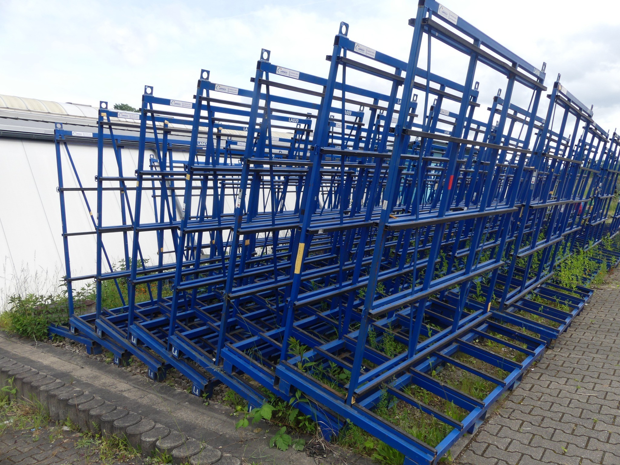 Sprzęt warsztatowy i akcesoria z byłej firmy zajmującej się konstrukcjami metalowymi-1