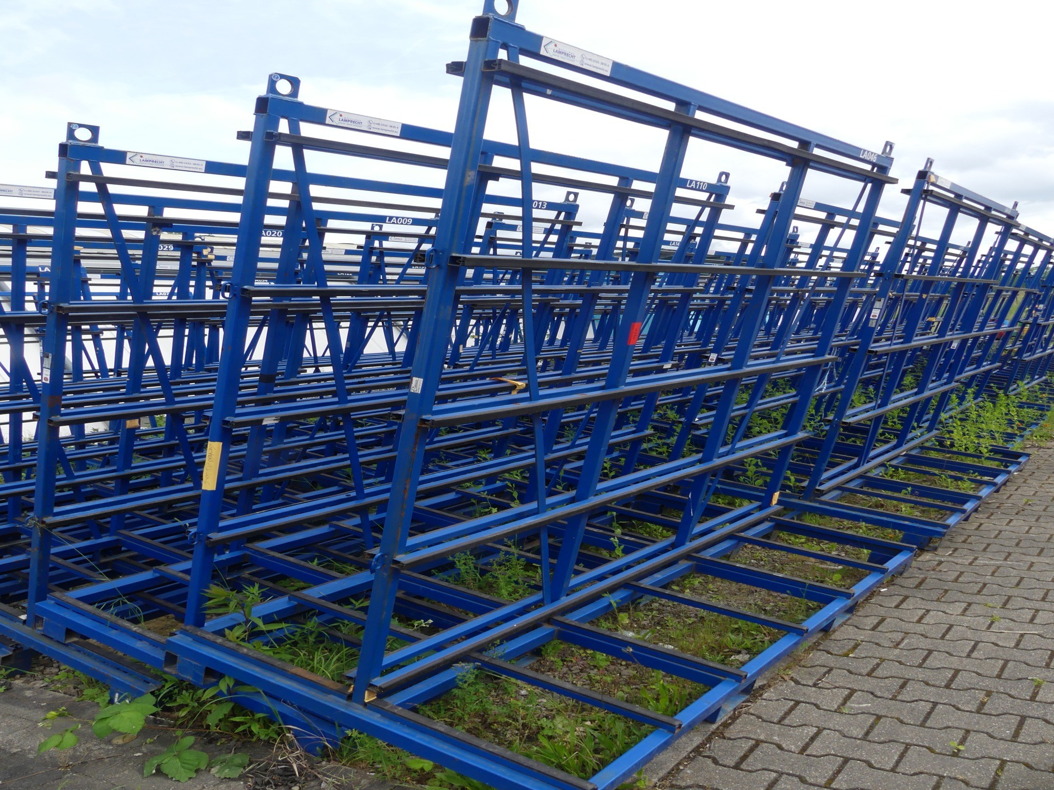 Sprzęt warsztatowy i akcesoria z byłej firmy zajmującej się konstrukcjami metalowymi-2