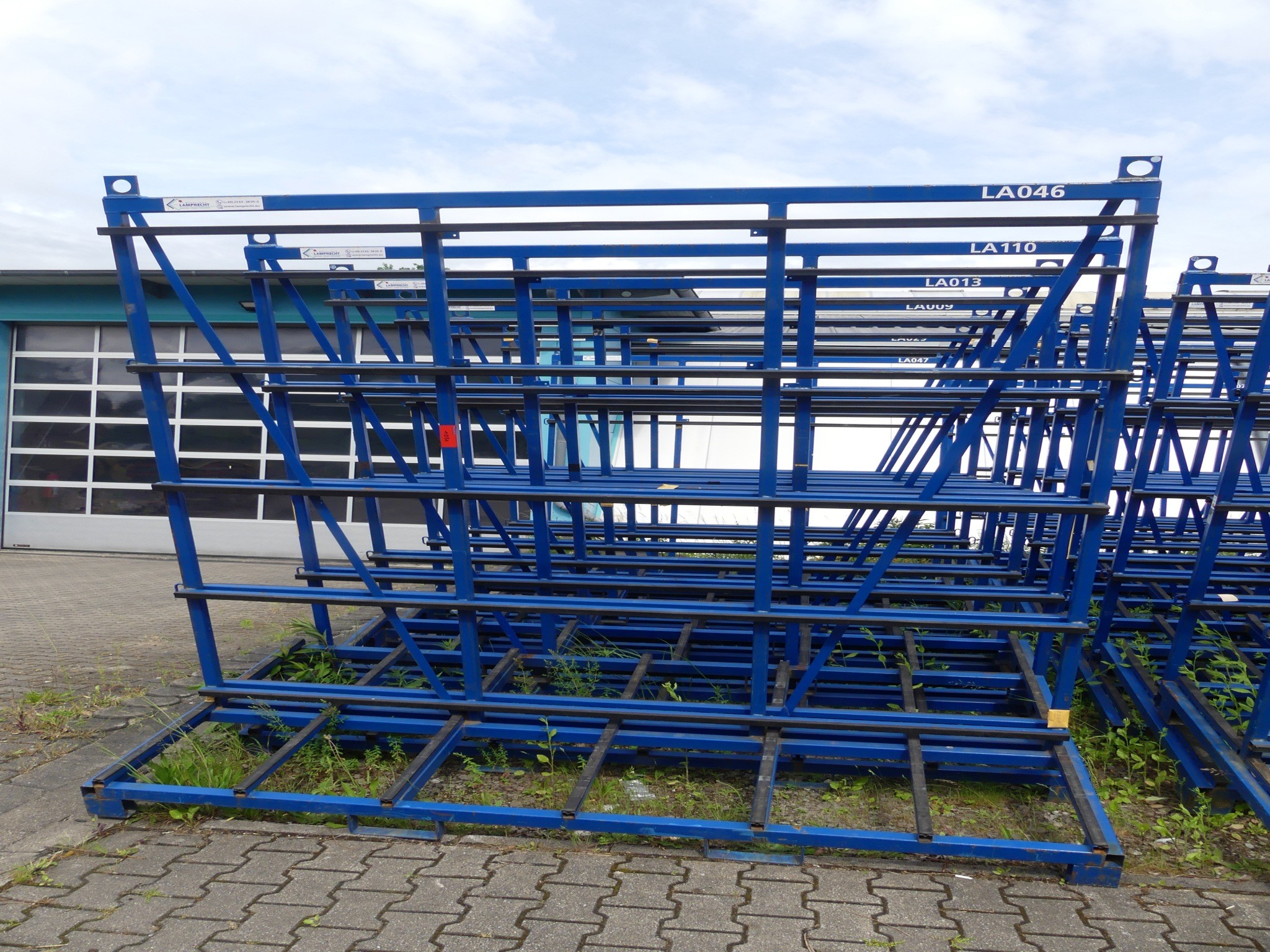 Sprzęt warsztatowy i akcesoria z byłej firmy zajmującej się konstrukcjami metalowymi-4