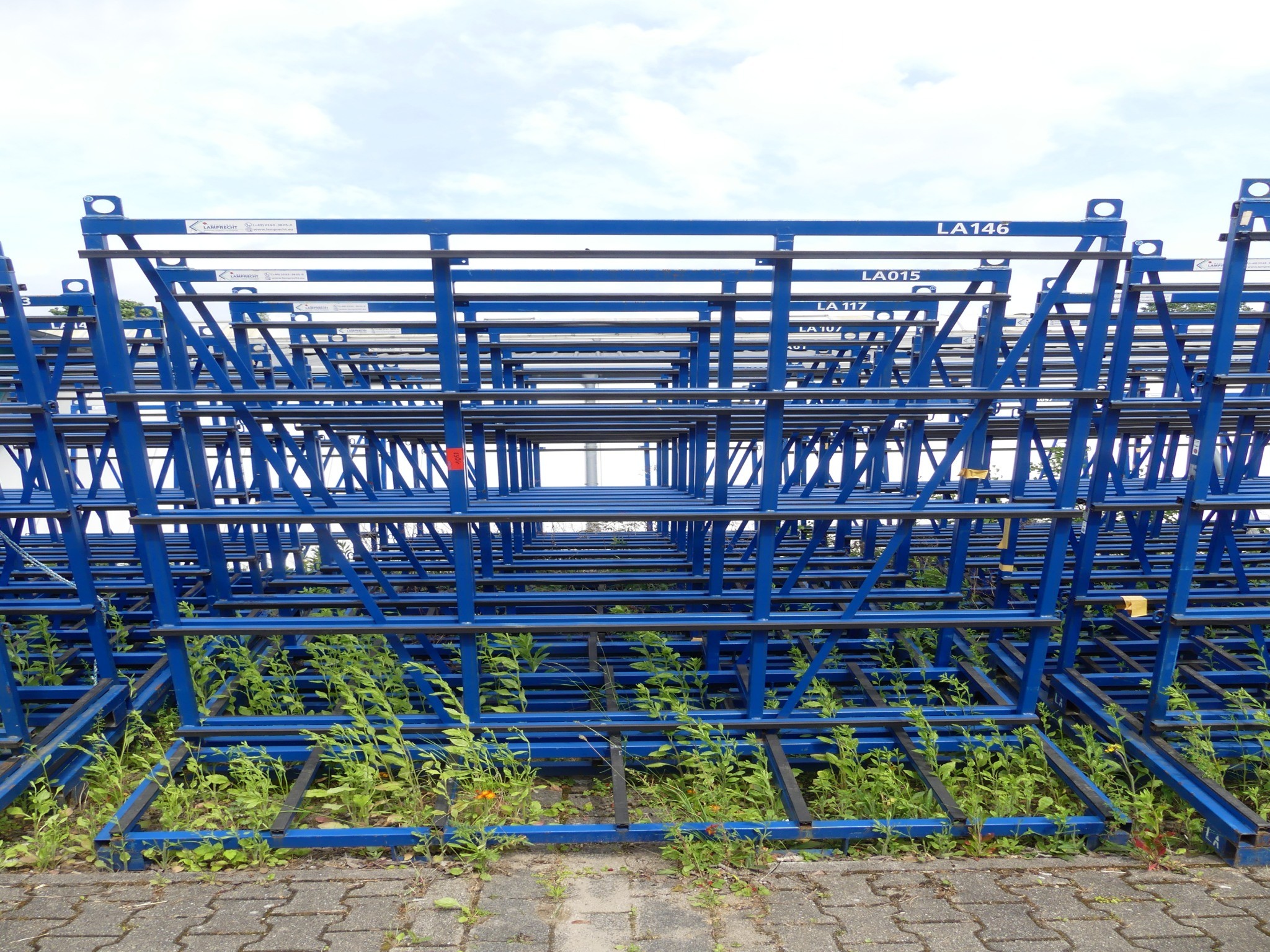 Sprzęt warsztatowy i akcesoria z byłej firmy zajmującej się konstrukcjami metalowymi-1