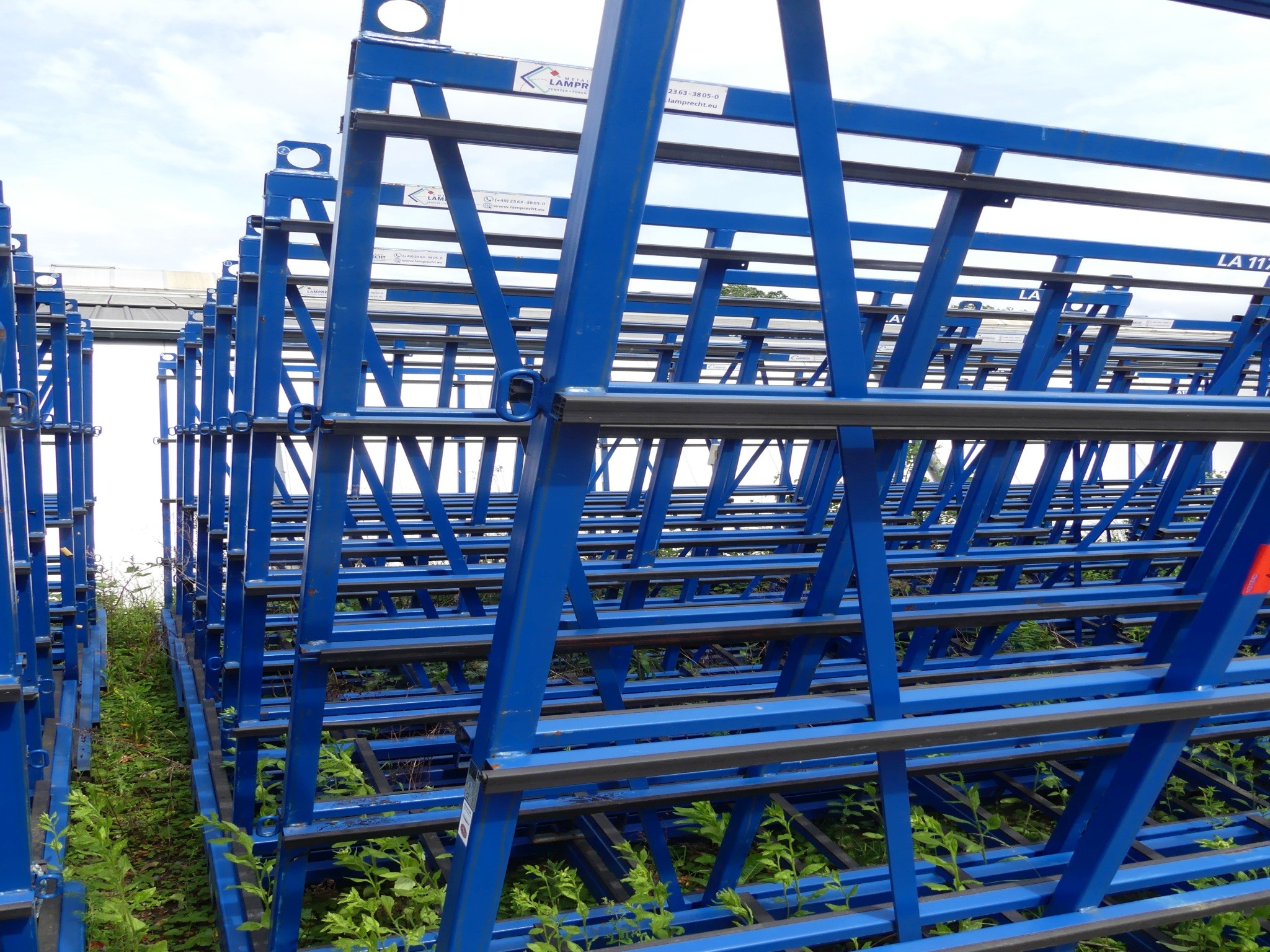 Sprzęt warsztatowy i akcesoria z byłej firmy zajmującej się konstrukcjami metalowymi-2