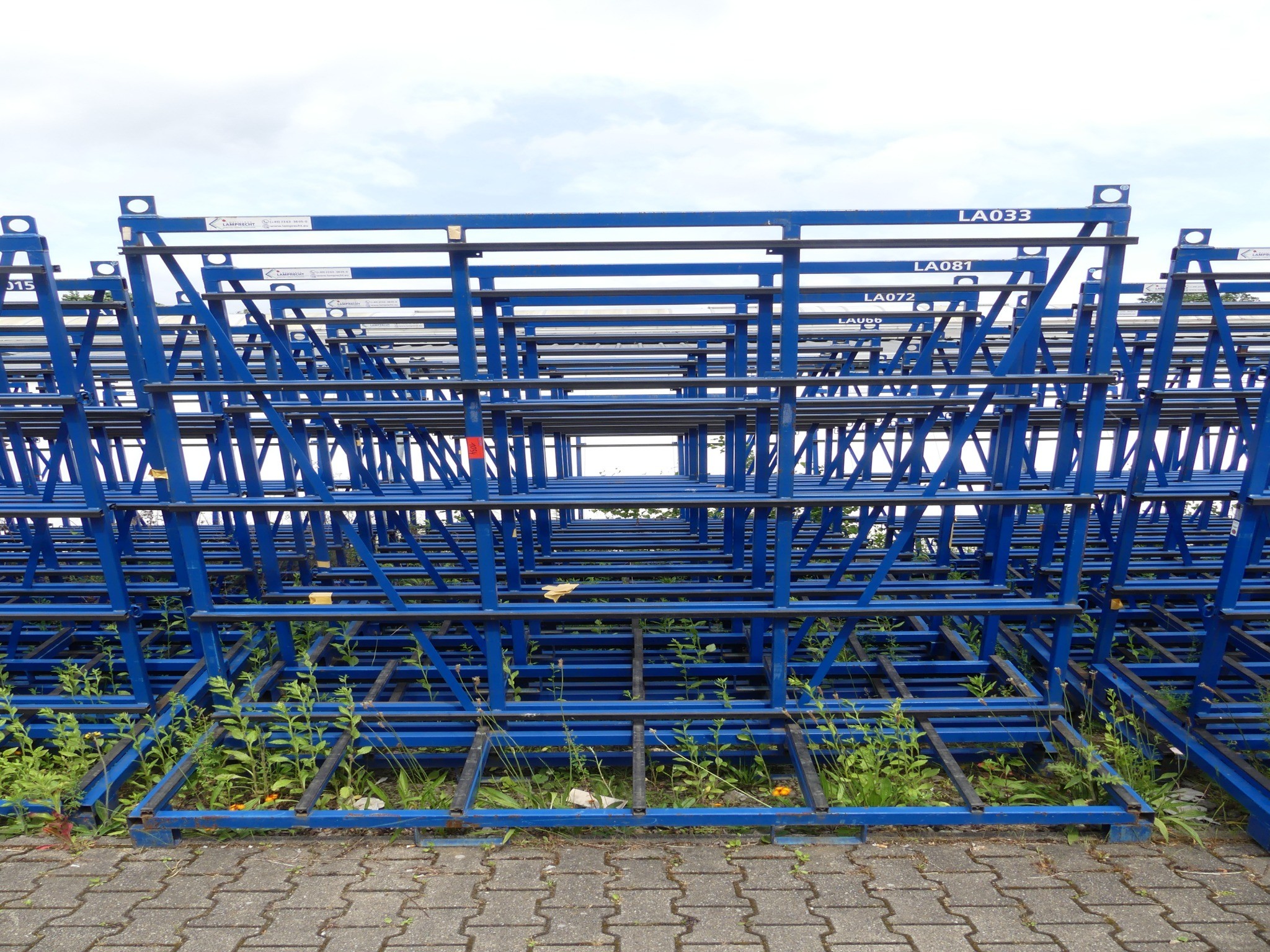 Sprzęt warsztatowy i akcesoria z byłej firmy zajmującej się konstrukcjami metalowymi-1