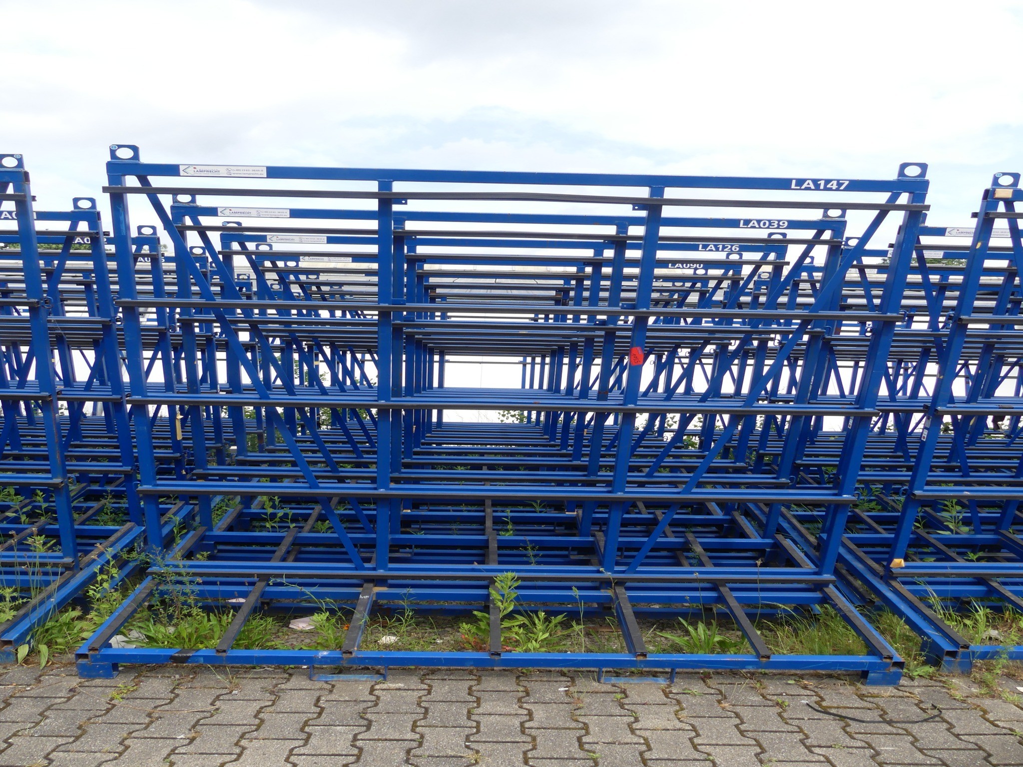 Sprzęt warsztatowy i akcesoria z byłej firmy zajmującej się konstrukcjami metalowymi-1