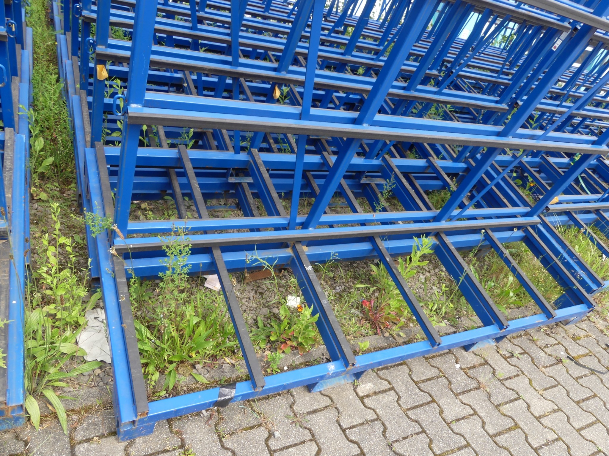 Sprzęt warsztatowy i akcesoria z byłej firmy zajmującej się konstrukcjami metalowymi-3